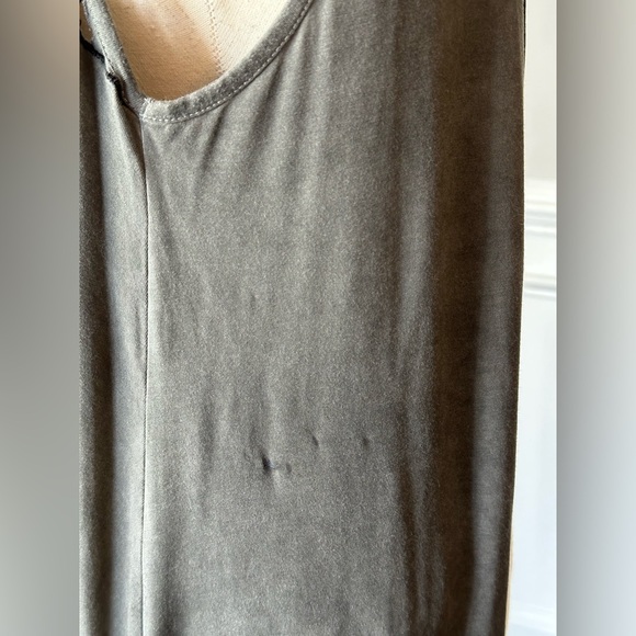POL Sleeveless Cutout Detail Split Back Top size Small - Picture 11 of 11